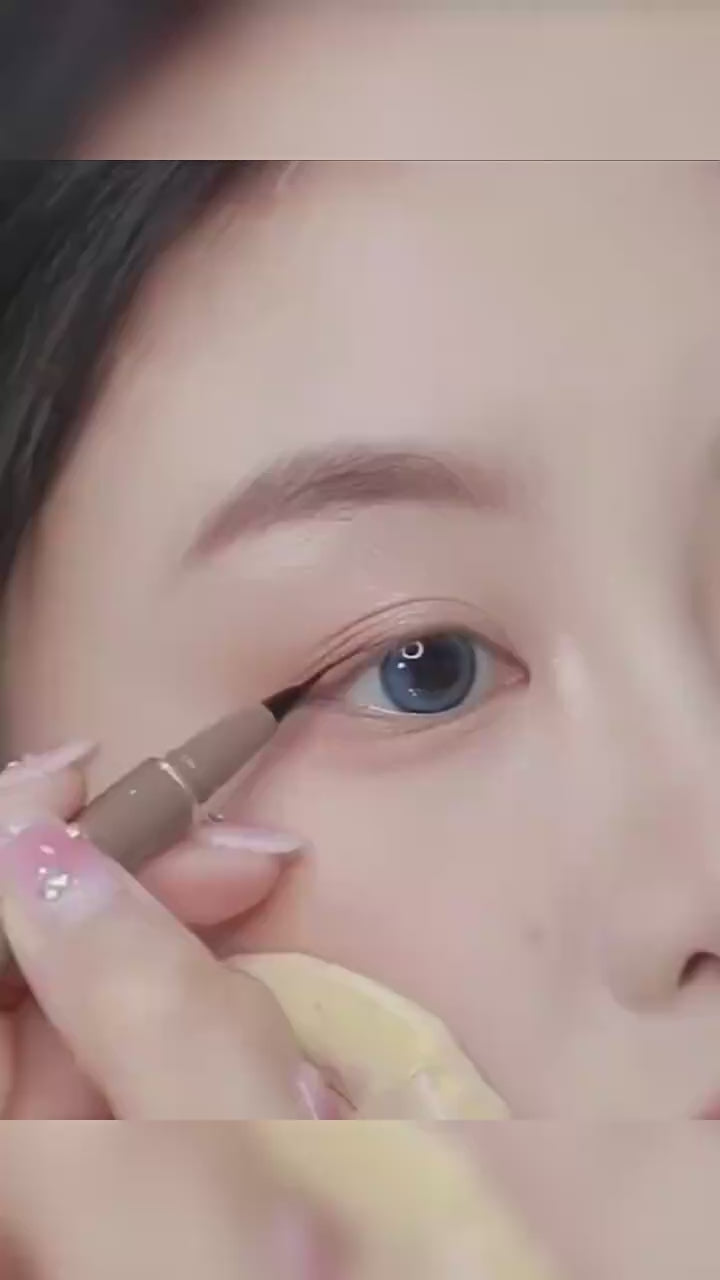 Slim Eyeliner Is Waterproof Sweat-Proof Long-Lasting And Non-Smudged Newbie Brown Eyeliner Liquid Pen